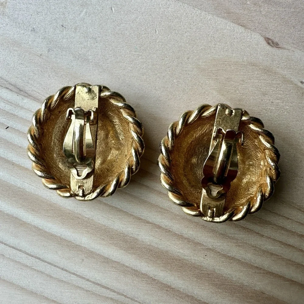 Fashion Jewelry vintage edging